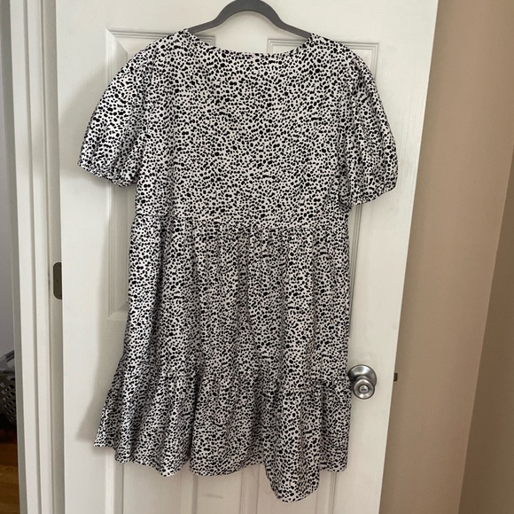 Black and White Dress - Picture 2 of 5